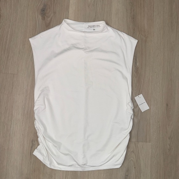 Abercrombie & Fitch Tops - NWT Abercrombie & Fitch Paloma Top